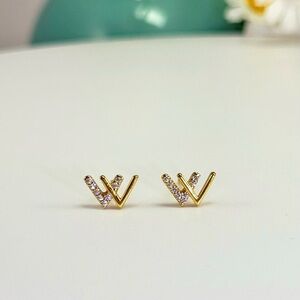 S925 W Shape Studs Earrings w/ Tiny CZ-Gold ECZ013